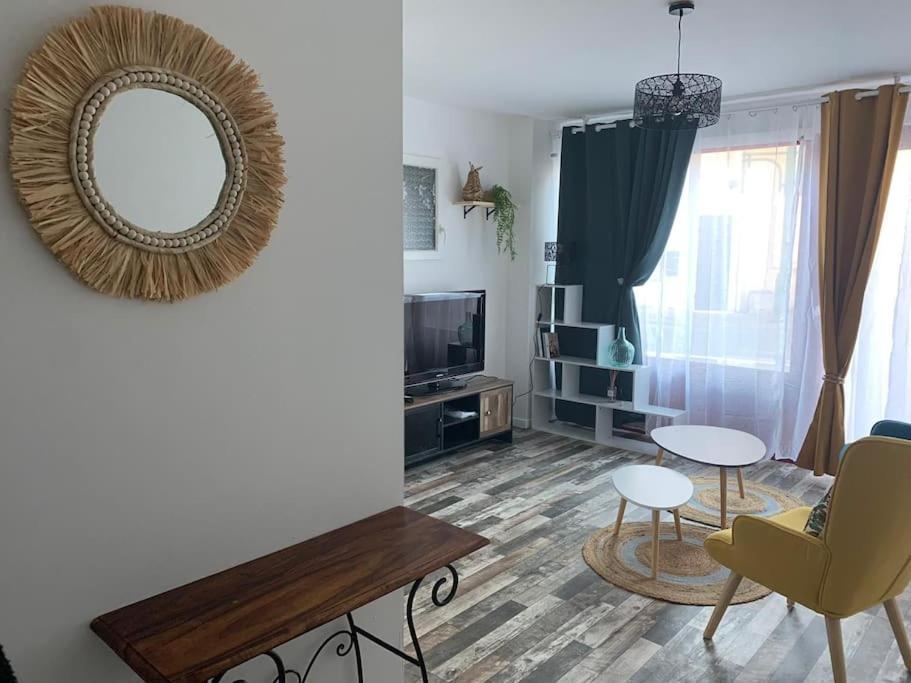 Appartement Avec Cours Жиан Екстериор снимка